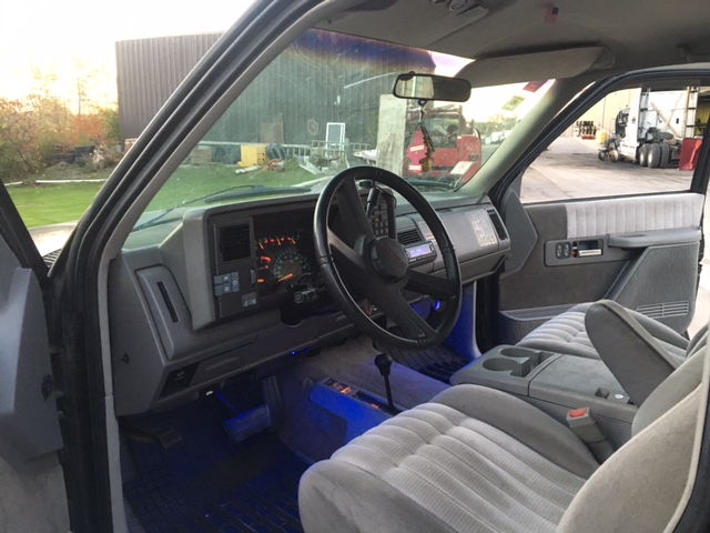 The ultra clean interior of his truck virtually shows zero wear. 