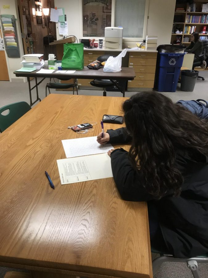 Junior and Empower member Niamh Horan carefully crafts a letter to Illinois politicians. 