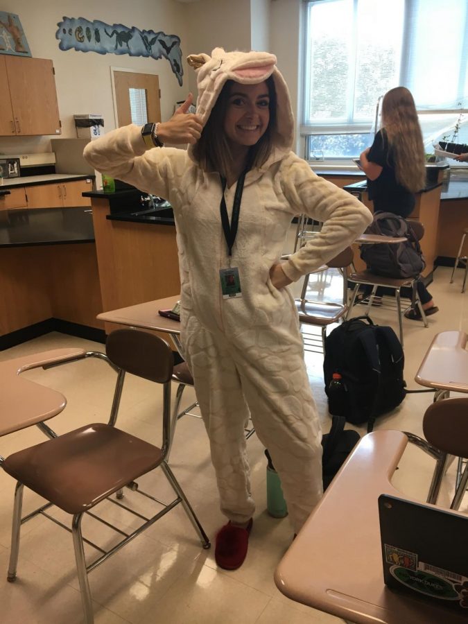 Senior Libby Wagner rocking a giraffe onesie for pajama day. Photo by Isabelle Downey