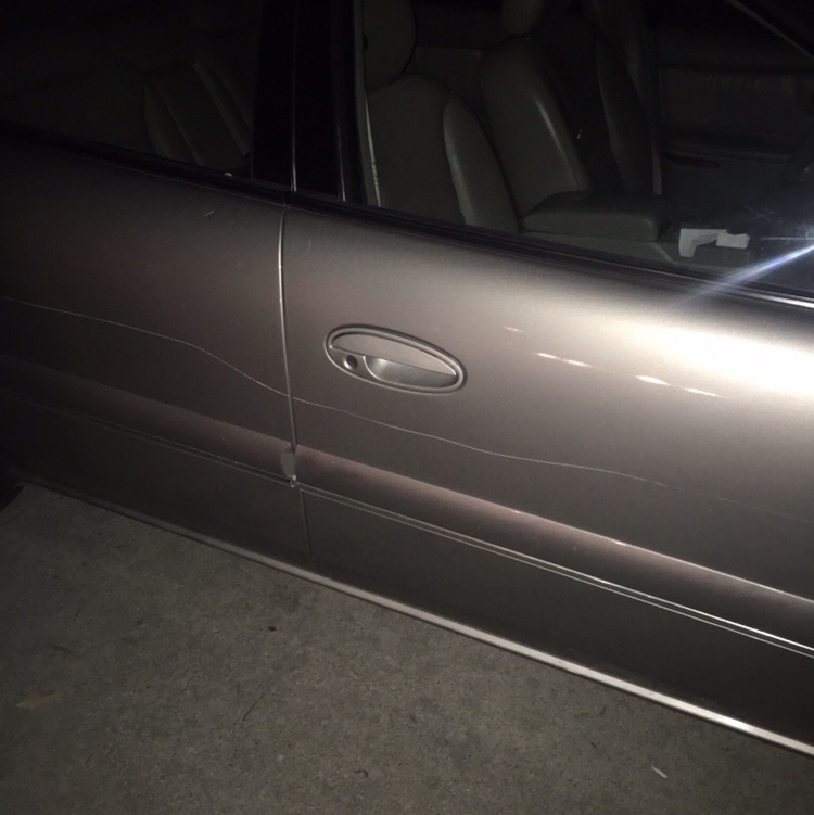 The scratches on Stumpfs car range over two car doors on one side. 