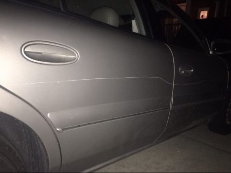 Senior Cece Stumpf no había notado las marcas en su carro hasta que una amiga le dijo que revisara.