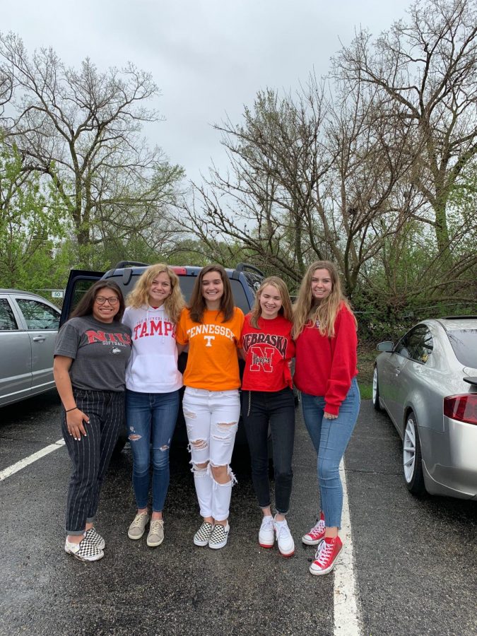 Seniors Izzy Smith, Ellie Davis, Ava Euteneur, Noelle Pedote, and Shannon Honquest appreciate their off campus lunch squad before heading all over the country next year.