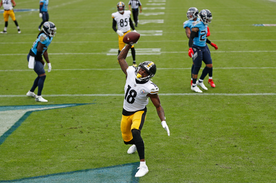 Diontae+Johnson+of+the+6-0+Steelers+celebrates+a+touchdown+against+the+Tennessee+Titans.